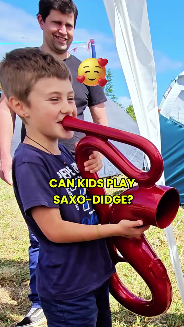 Marcelinho’s got the cutest vibe. Is he the next Saxo-Didge legend?😎 
#saxodidge #didgeridoo #didge